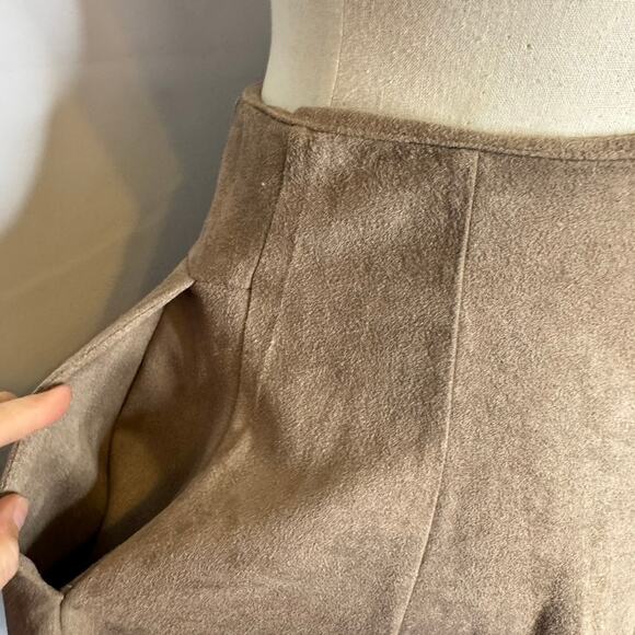 She + Sky Faux Suede Skater Mini Skirt Taupe Brown Size M Pockets Soft Chic Boho - Picture 5 of 9